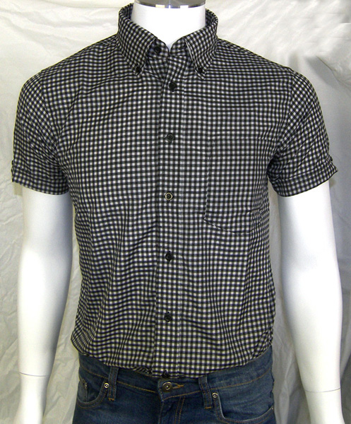 Camisa de cuadros negros y blancos